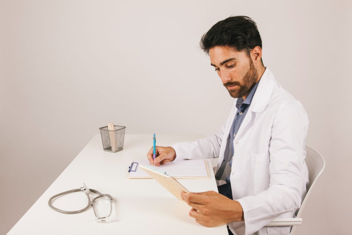 What It Takes to Be a Medical Scribe: Qualifications, Skills, Work Hours, Salary