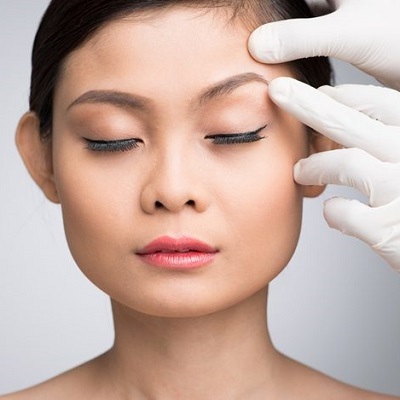 How to Perform Eyebrow Lift in Riyadh?