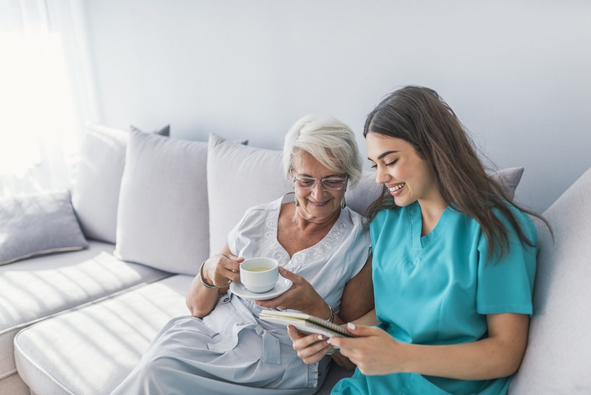 How Can a Professional Caregiver Course and Training in Dubai Help You?