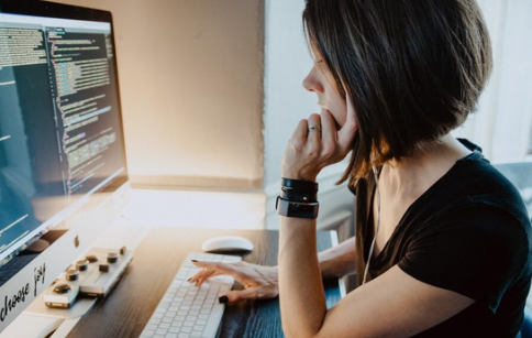 8 Key Steps to Find and Hire the Best UI/UX Designer for Your Project