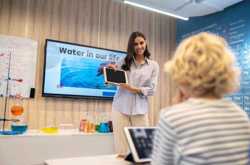 Guide to Measuring the Impact of Digital Signage on Student Engagement